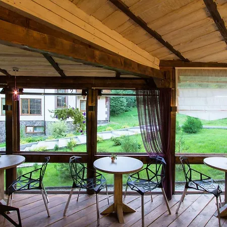 Complex Hyzhky Hotel *