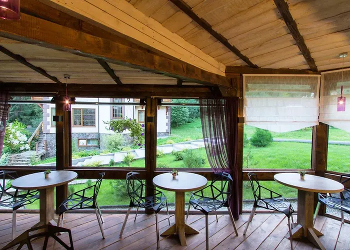 Complex Hyzhky Hotell *